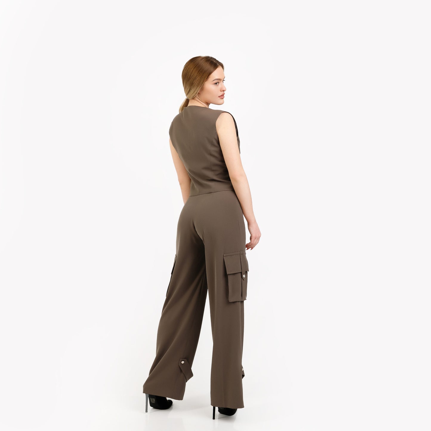 Compleu din 2 piese, vesta si pantaloni cargo - maro