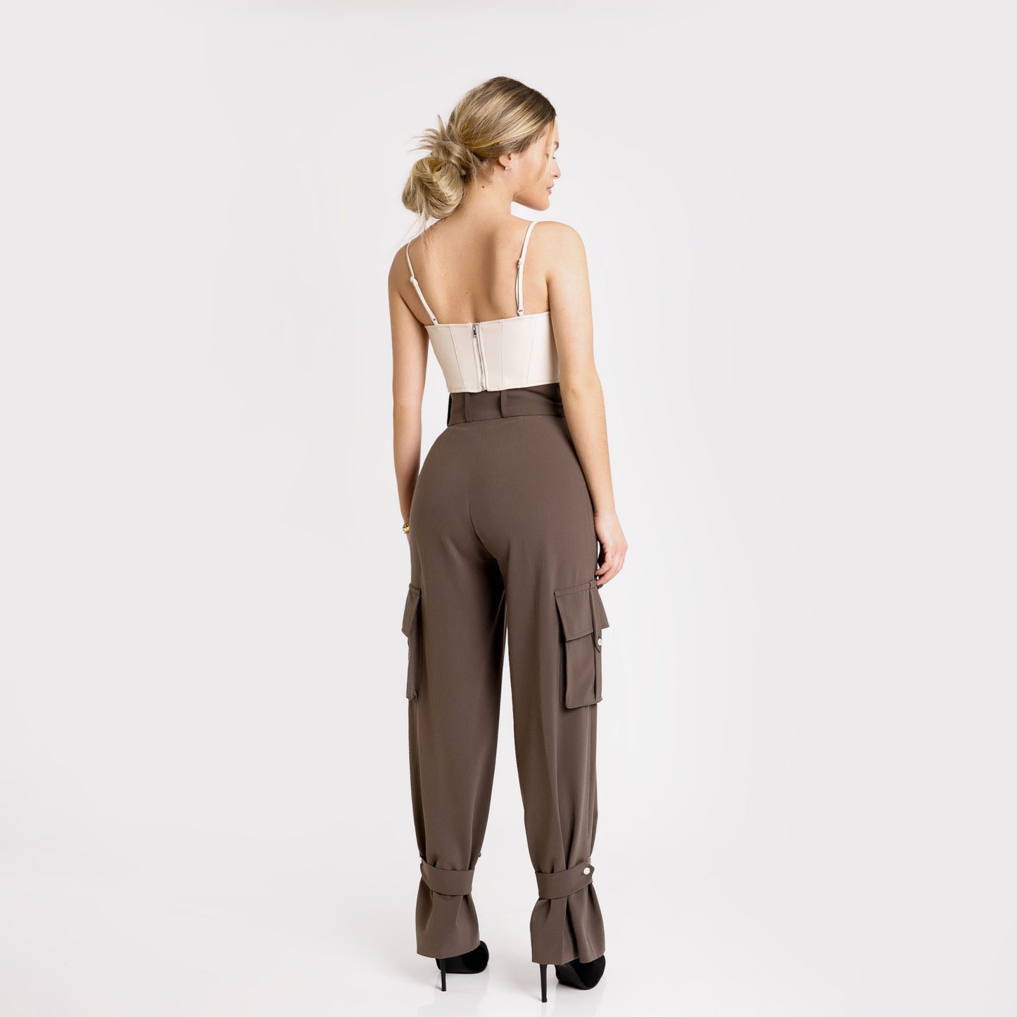 Pantaloni cargo cu talie înaltă – maro
