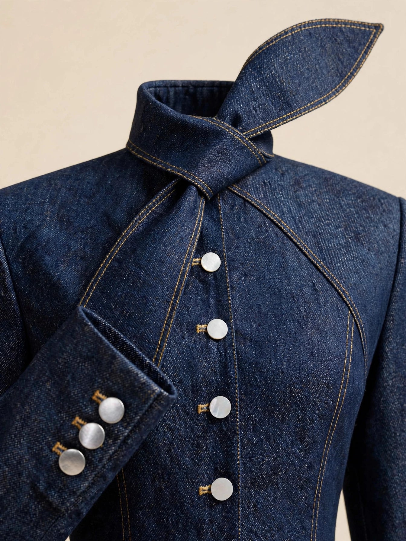 Body cu mânecă lungă, eșarfă twist și nasturi sidefați - denim