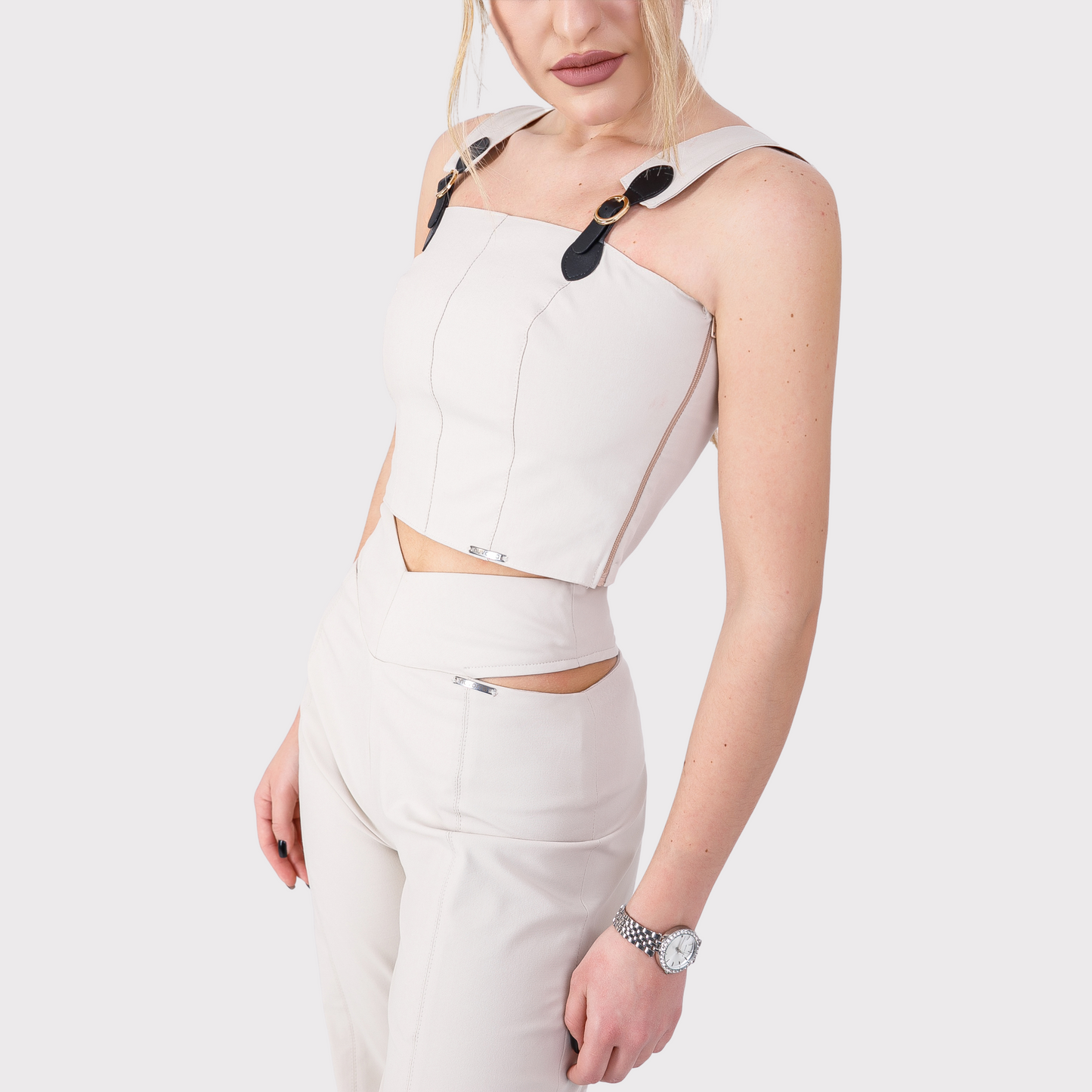 Pantaloni cu talie inalta cu decupaje - crem
