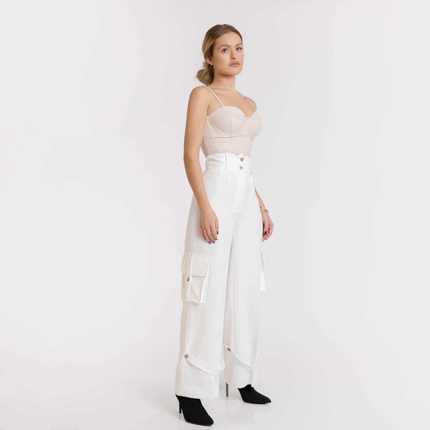 Pantaloni cargo cu talie înaltă - albi