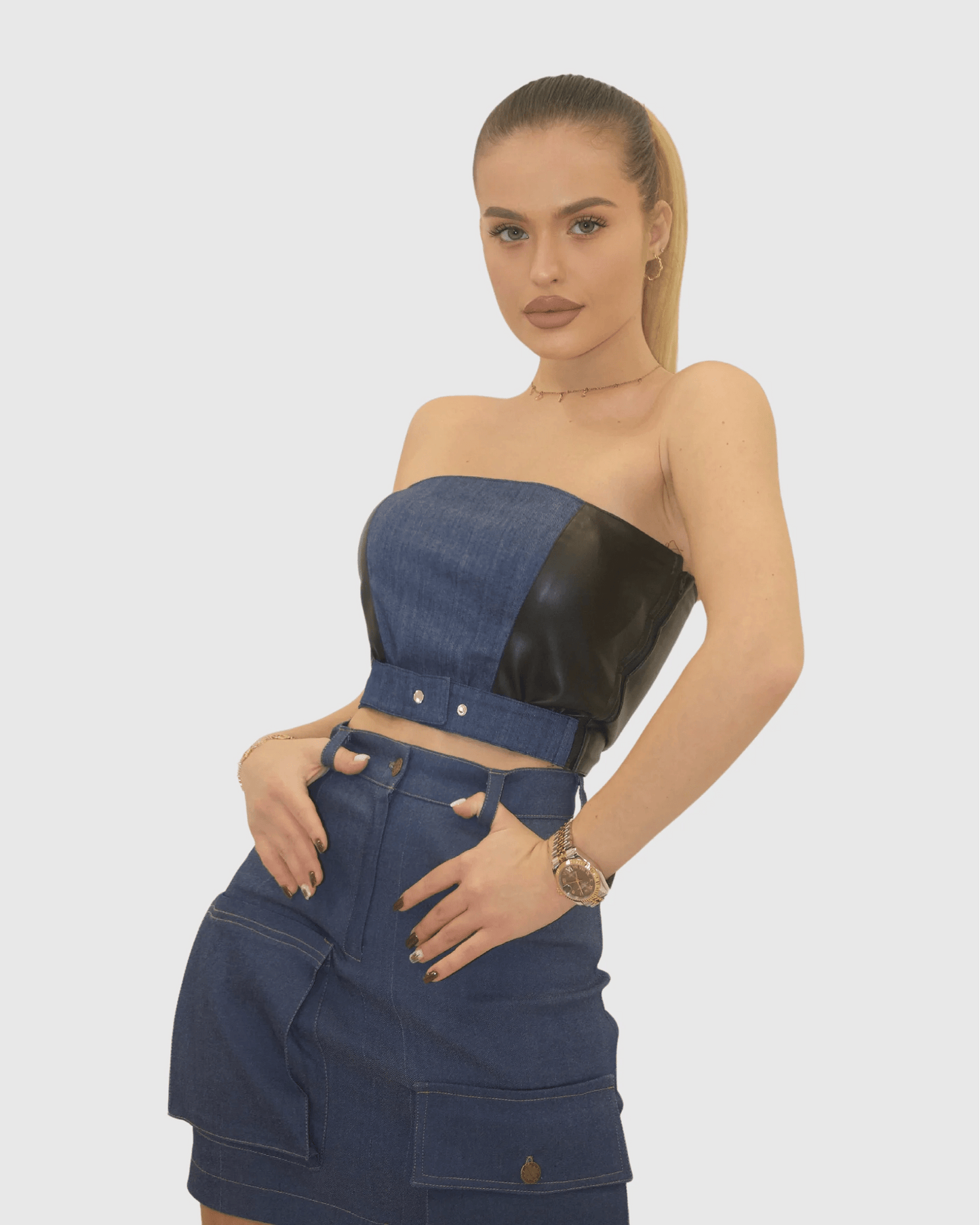 Compleu format din top și fustă din denim cu piele