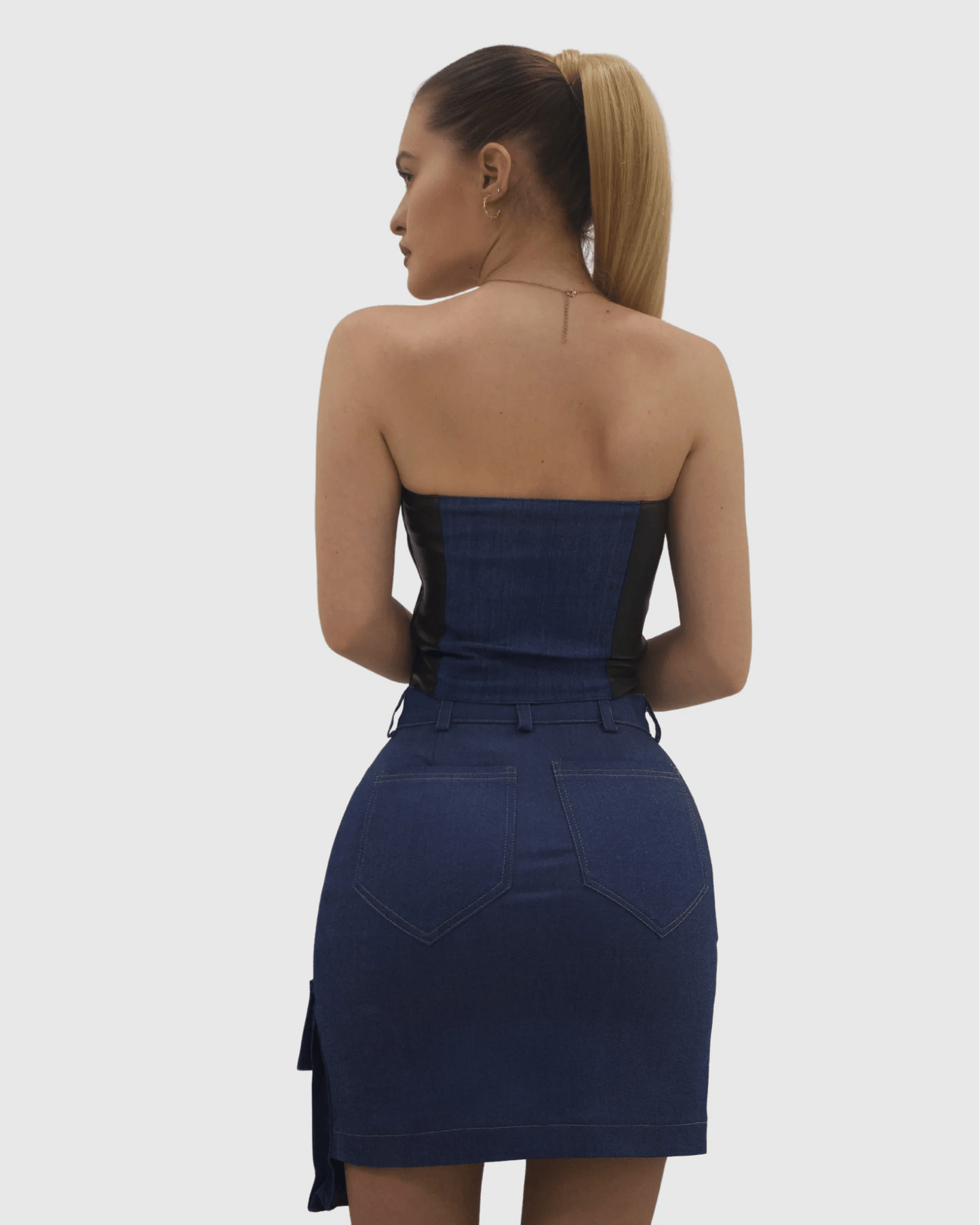 Top din denim și piele cu capse