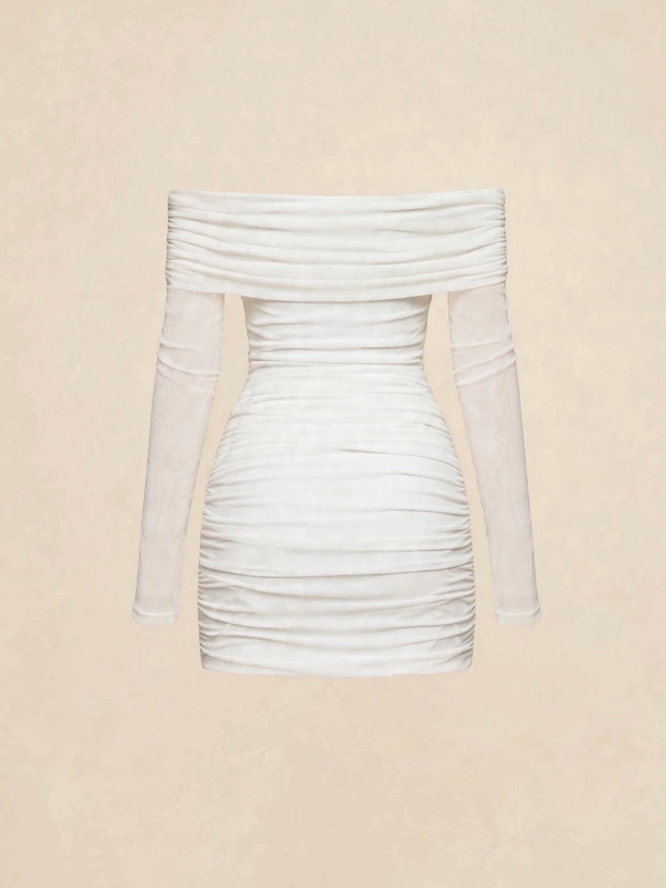 Rochie mini cu accesorii aurii - alb