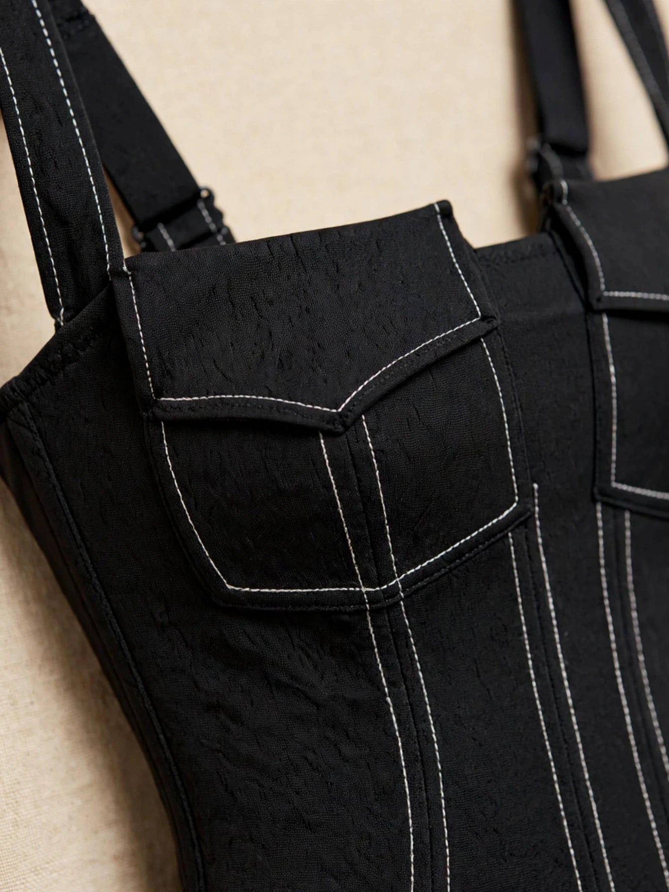 Compleu din 2 piese, body și pantaloni evazați cu șlițuri - denim negru