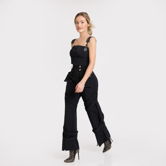Pantaloni cargo cu barete si talie inalta - negri