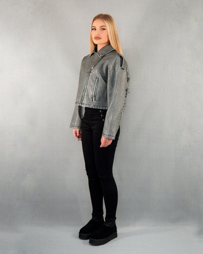 Compleu din 2 piese, geacă scurtă din piele cu împletituri și pantalon talie înaltă - gri/negru