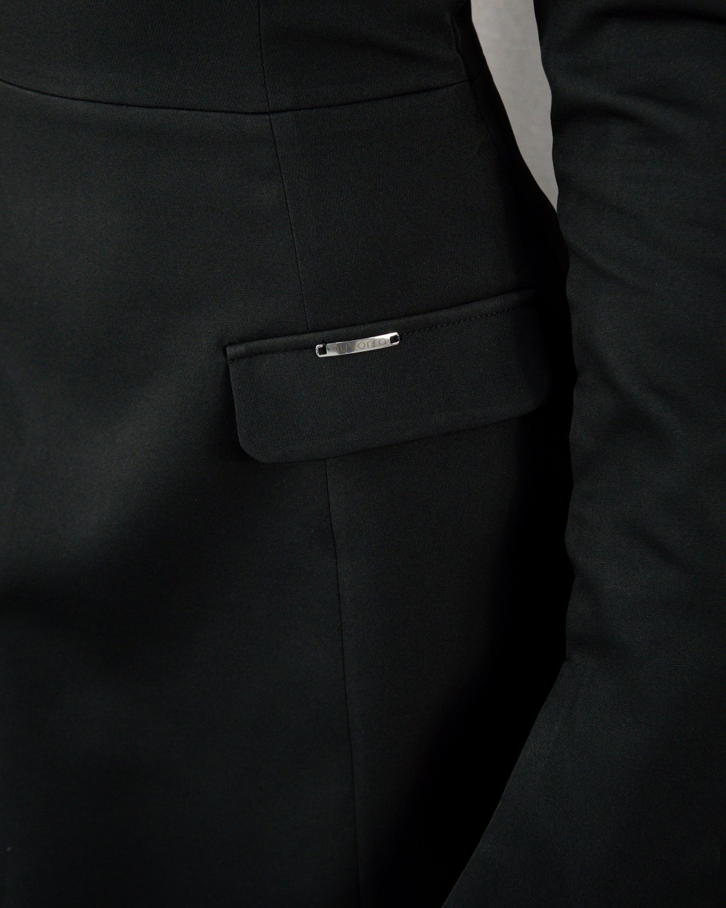 Rochie scurtă cu mâneci lungi - negru