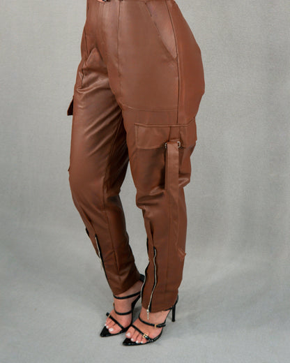 Pantaloni din piele cu talie înaltă, buzunare și fermoare - maro