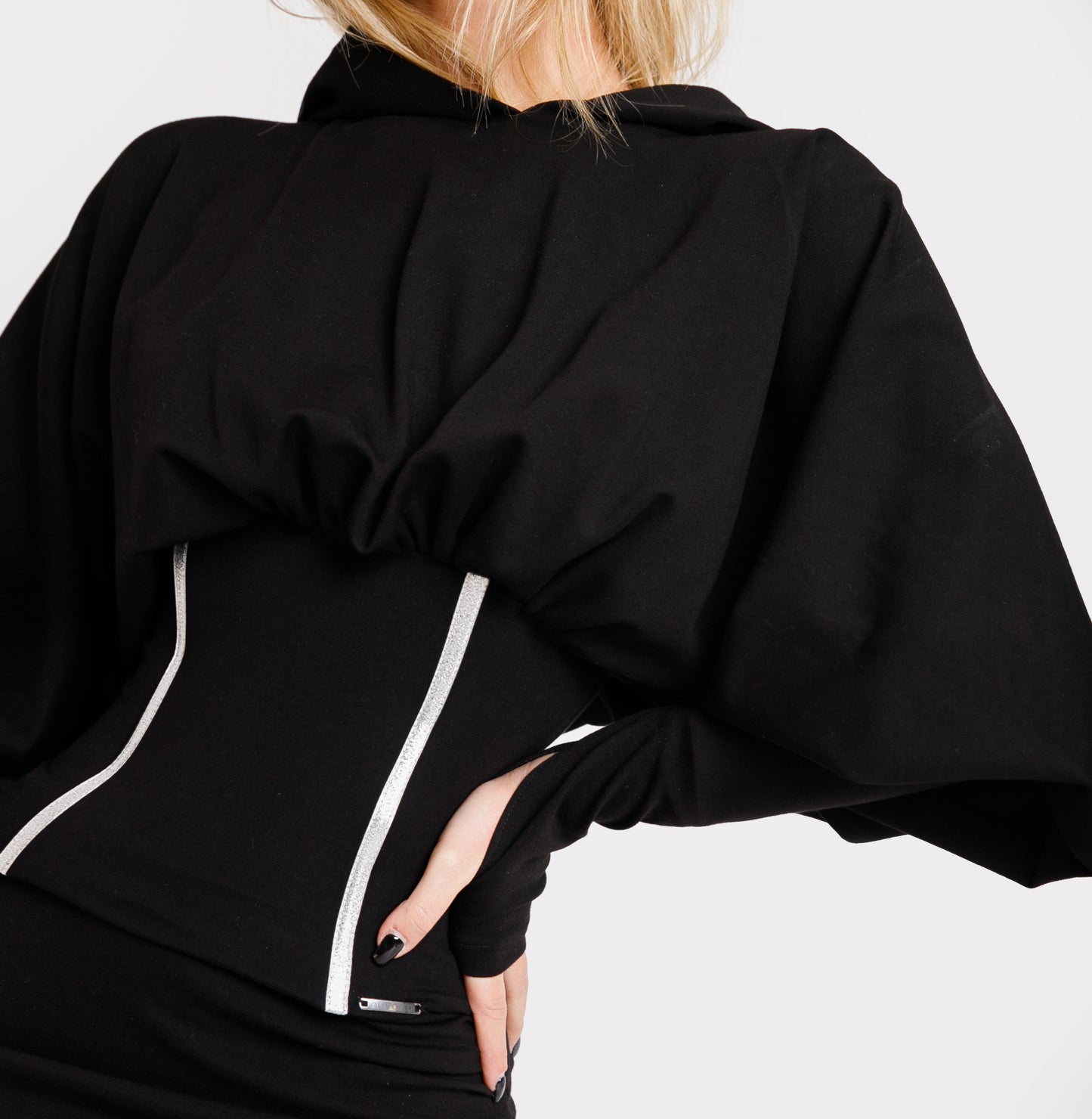 Rochie mini cu maneca longa, gluga si corset - neagra