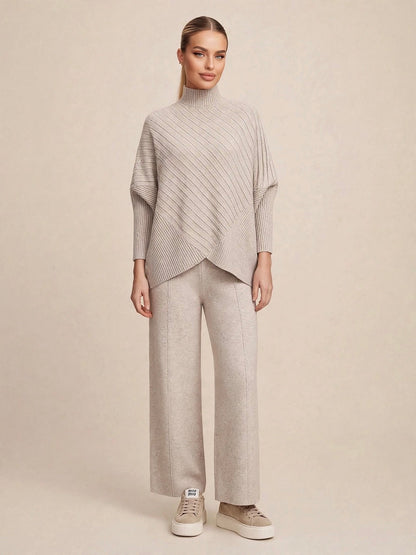 Compleu din 2 piese, bluză tricotată asimetrică cu guler înalt și pantaloni wide-leg cu talie înaltă - crem
