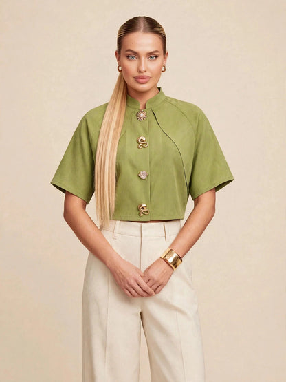 Tricou crop top accesorii metalice - verde