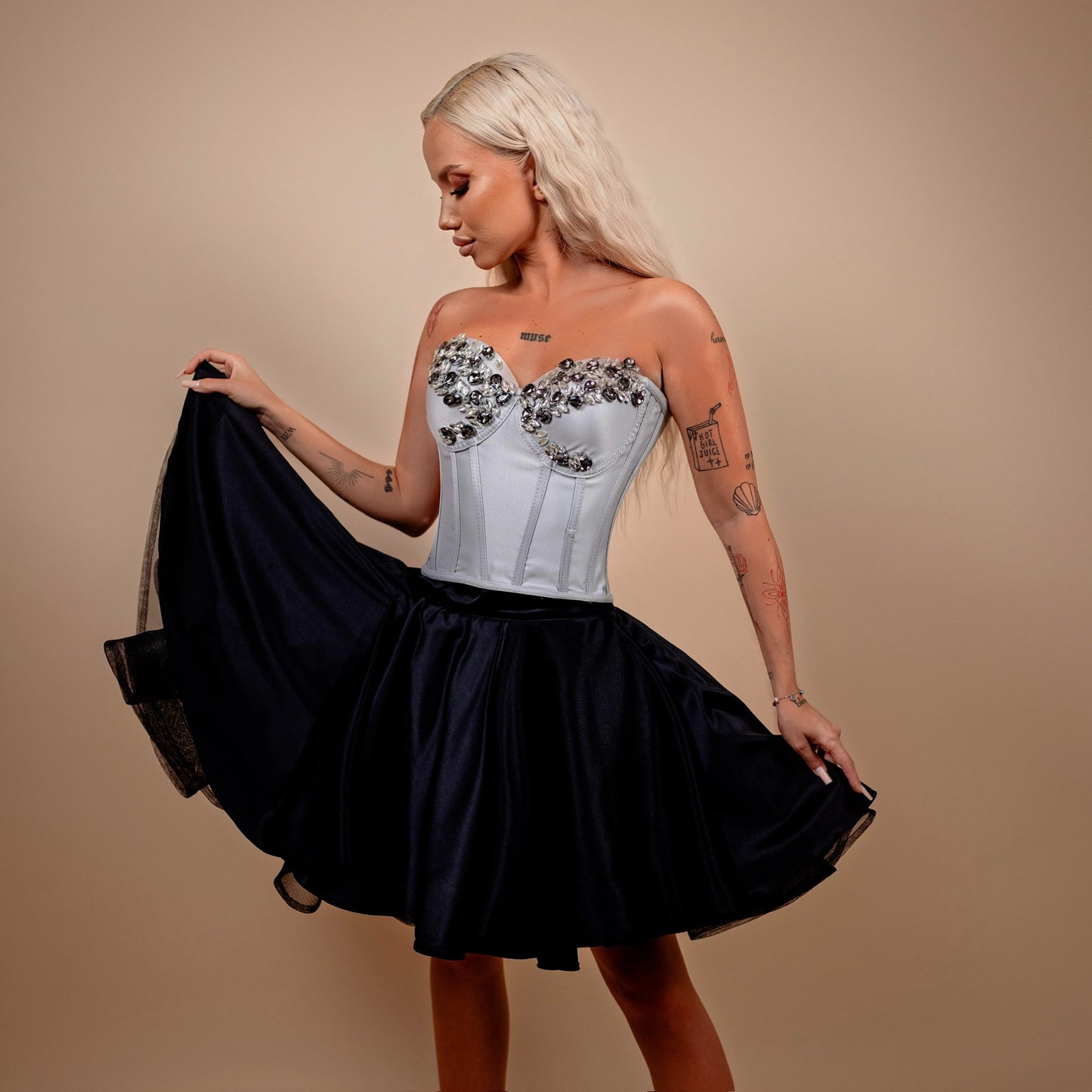 Rochie din 2 piese: corset cu diamante si fusta scurta - gri cu negru