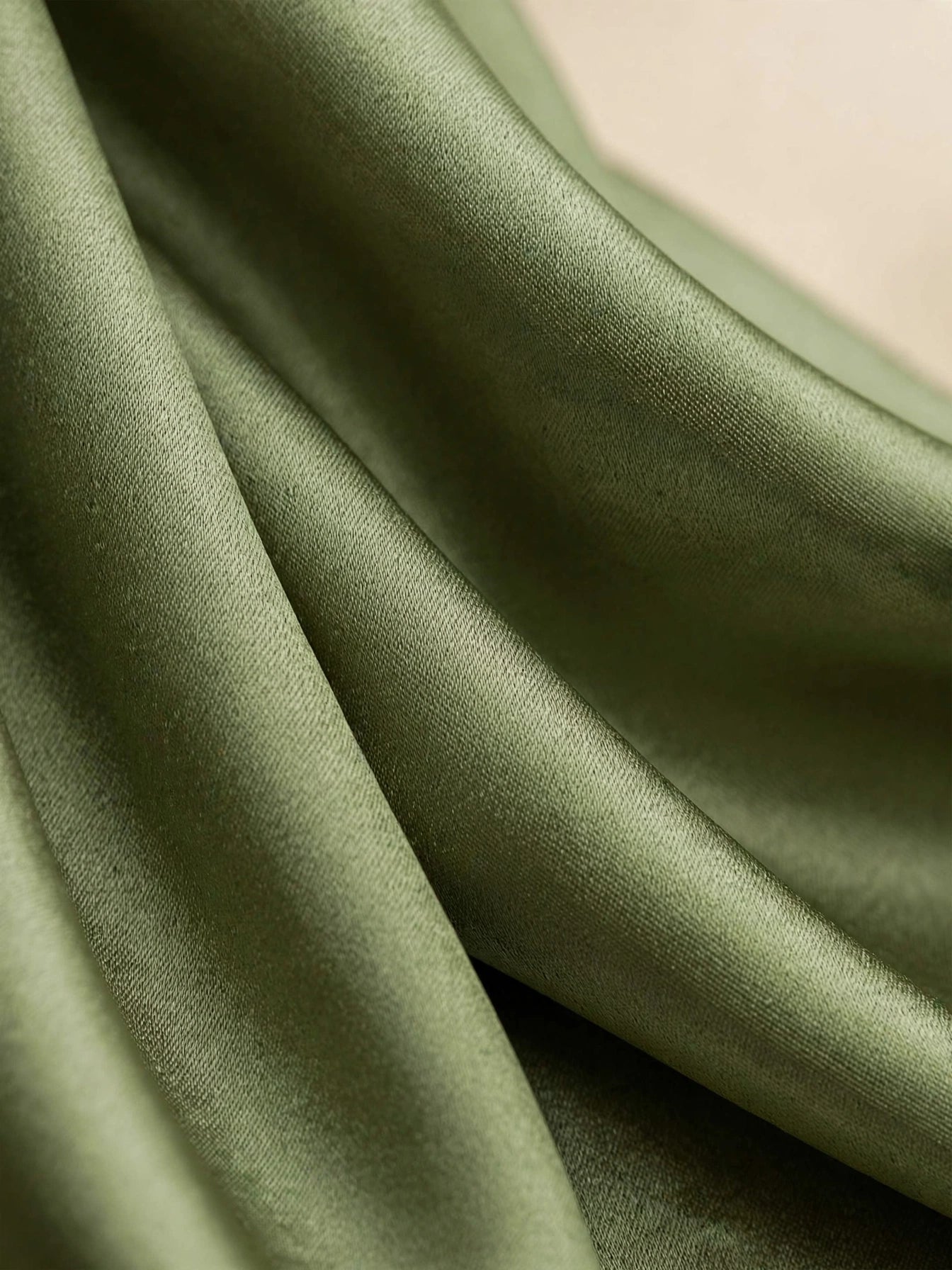 Tricou crop top accesorii metalice - verde