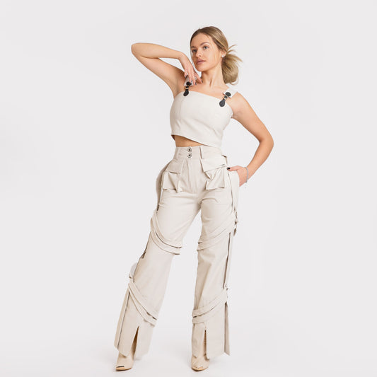 Pantaloni cargo cu barete si talie inalta – crem