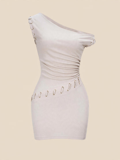 Rochie mini one-shoulder cu șireturi și capse - bej