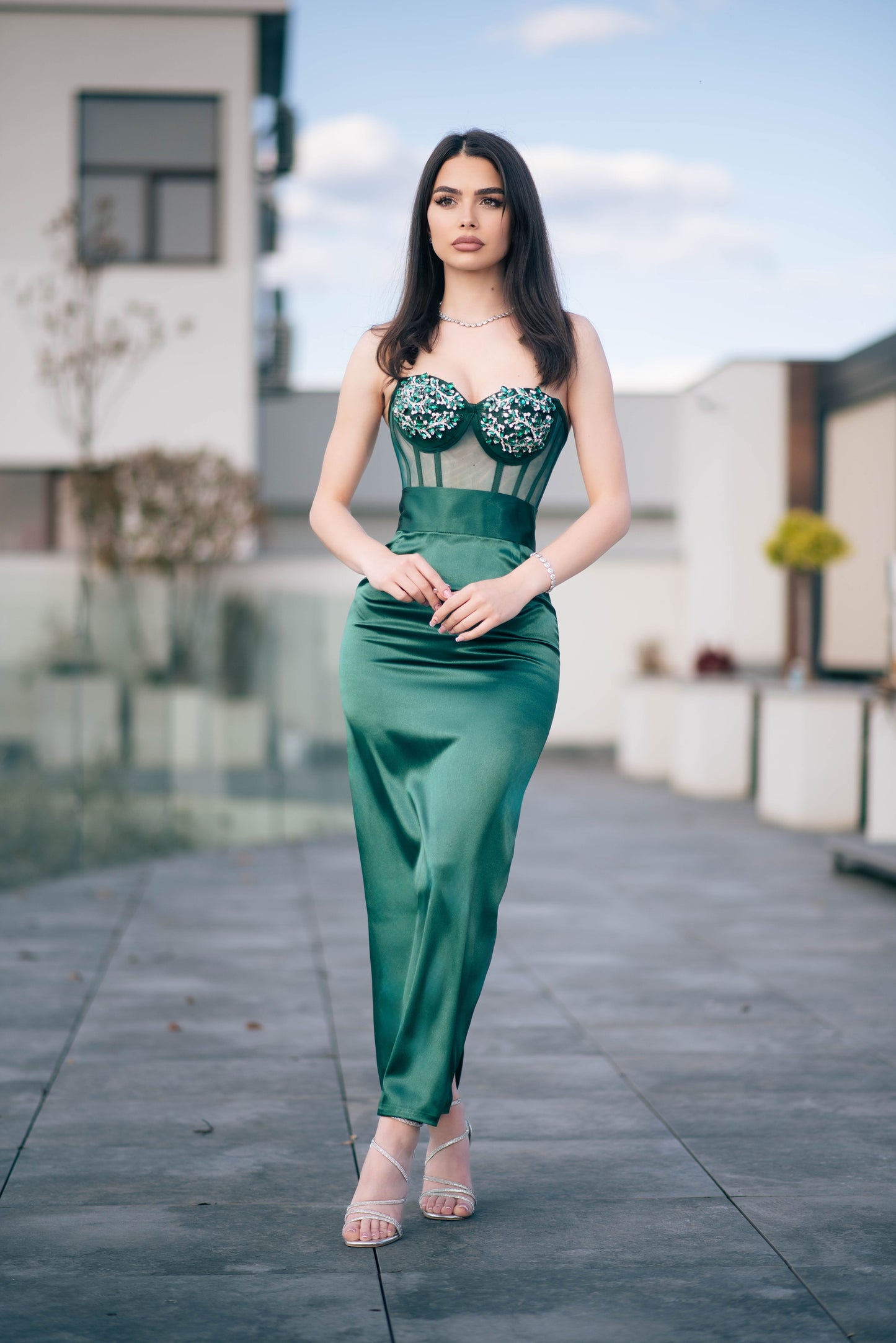 Compleu / rochie din 2 piese: corset cu pietre și fustă lungă – verde smarald