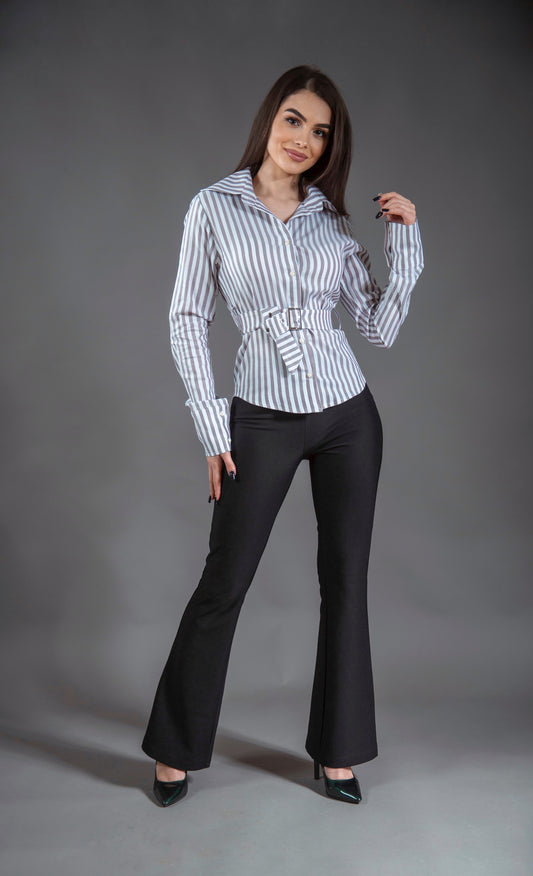 Cămașă cu dungi și curea reglabilă cu cataramă argintie – alb cu maro