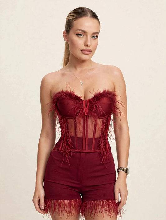 Compleu din 2 piese: corset cu pene și pantaloni scurți – roșu