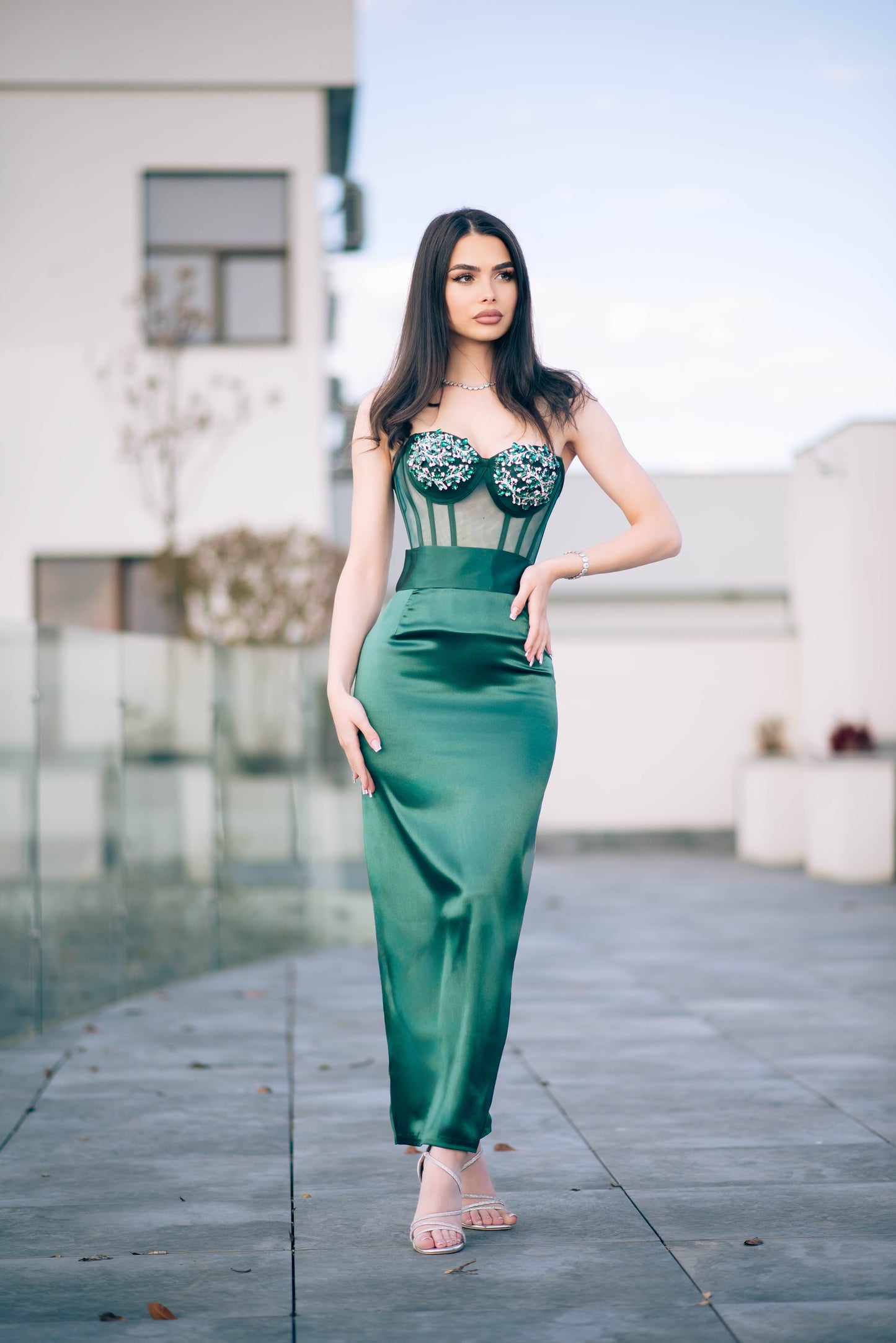 Compleu / rochie din 2 piese: corset cu pietre și fustă lungă – verde smarald
