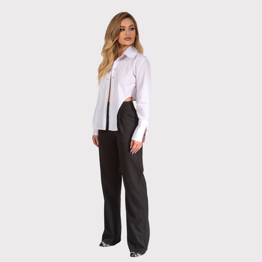 Compleu din 2 piese, camasa scurta cu prindere metalica cu pierce și pantalon cu talie joasa evazat