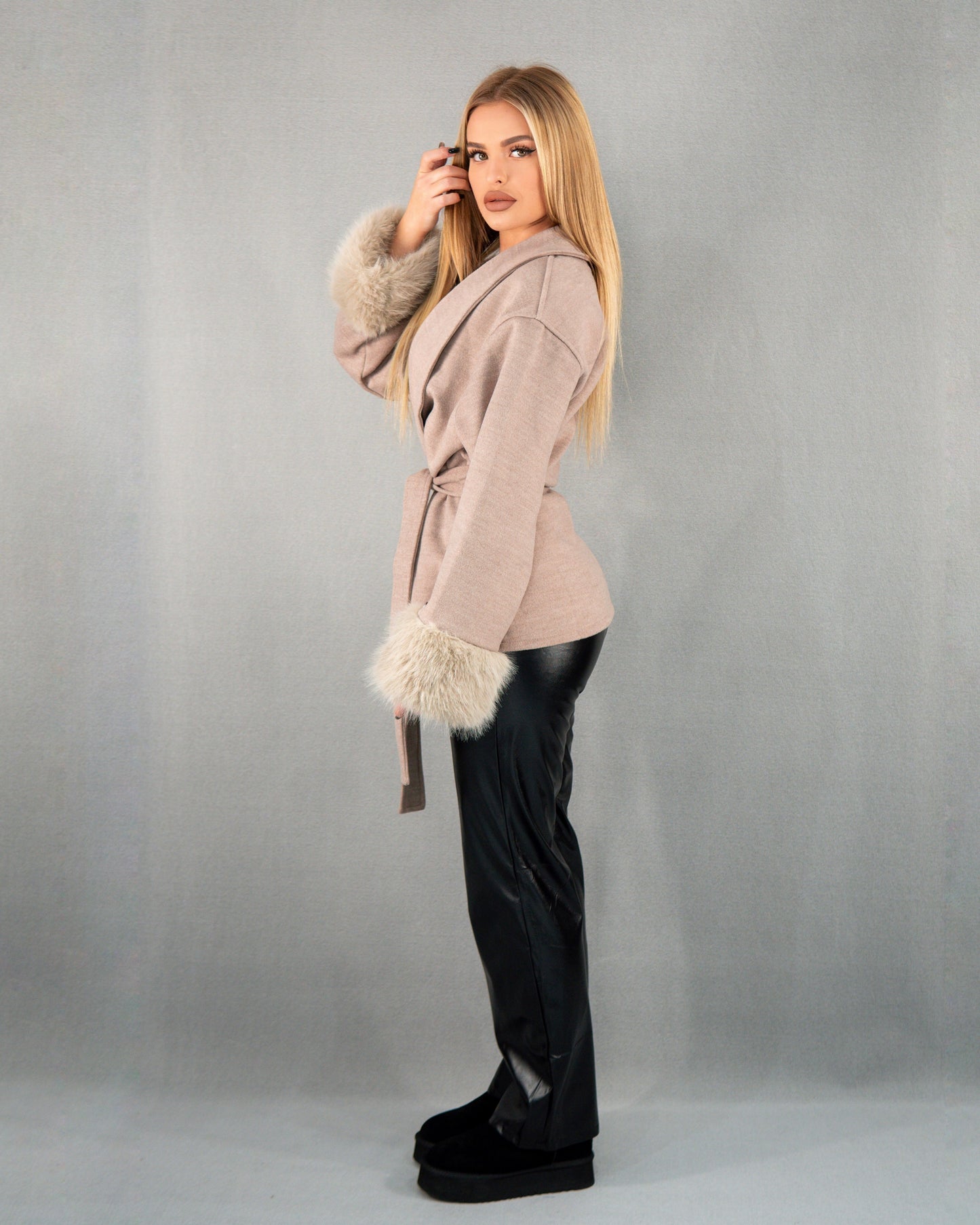 Palton scurt cu blană - bej