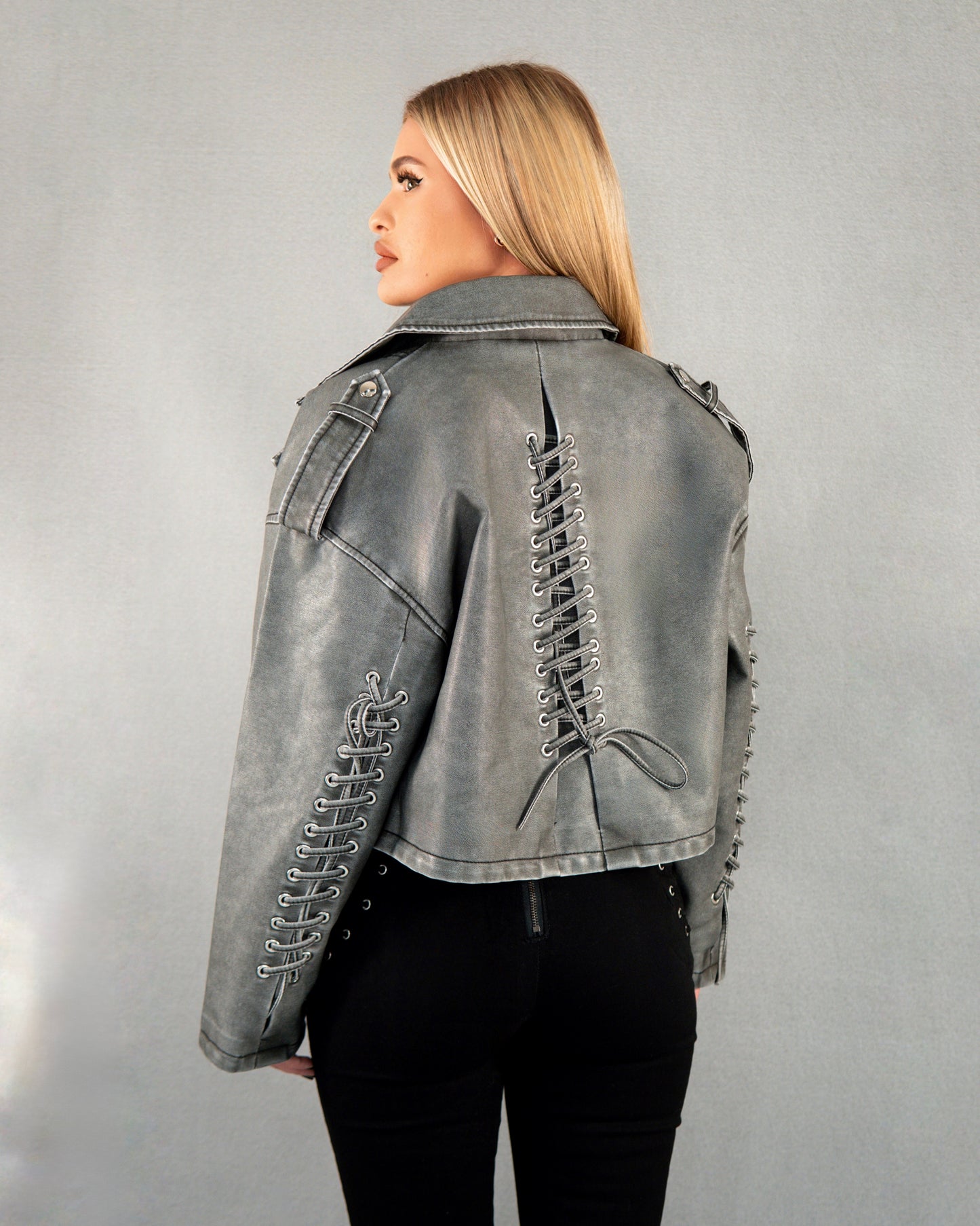 Geacă scurtă din piele cu împletituri - gri