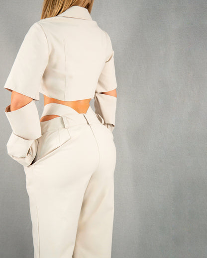 Compleu cu decupaje din 2 piese, geacă și pantalon - crem