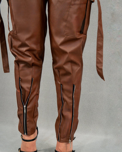 Pantaloni din piele cu talie înaltă, buzunare și fermoare - maro