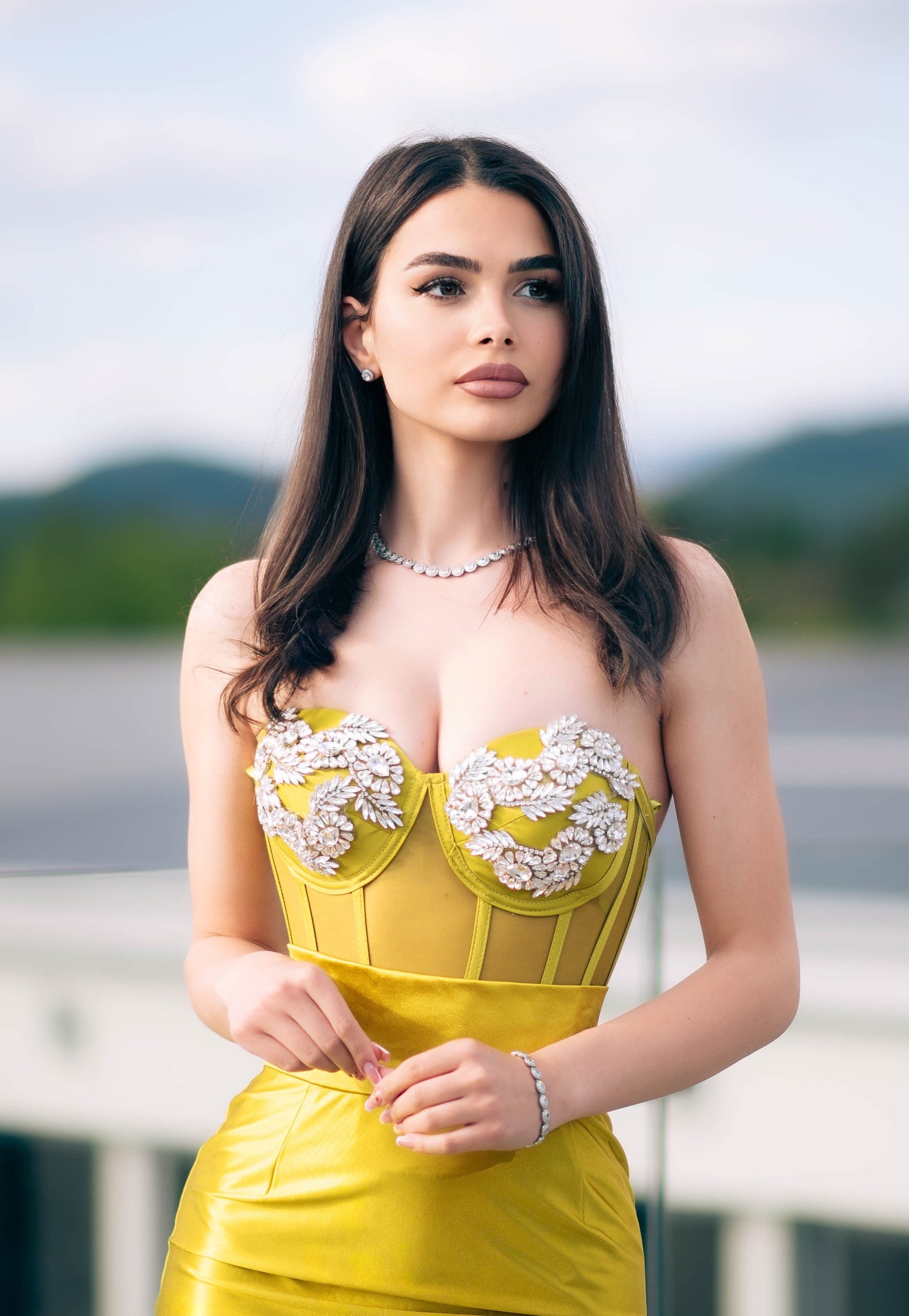 Corset cu pietre și tul transparent – lime