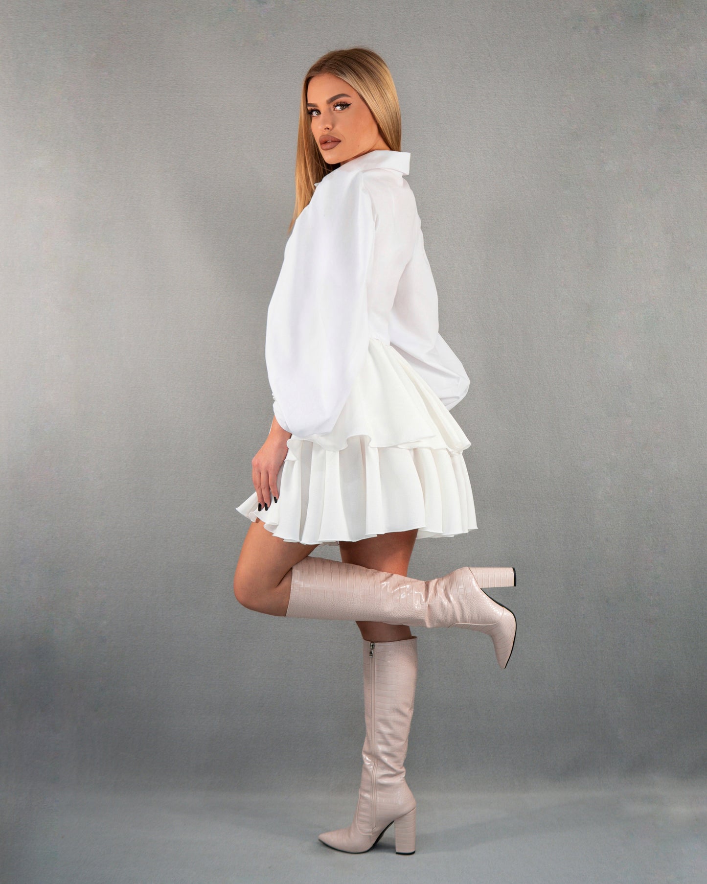 Compleu din 2 piese, cămașă cu mâneci bufante și fusta cu talie înaltă - alb