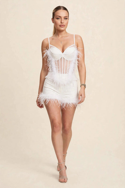 Compleu din 2 piese: corset cu pene și pantaloni scurți – alb