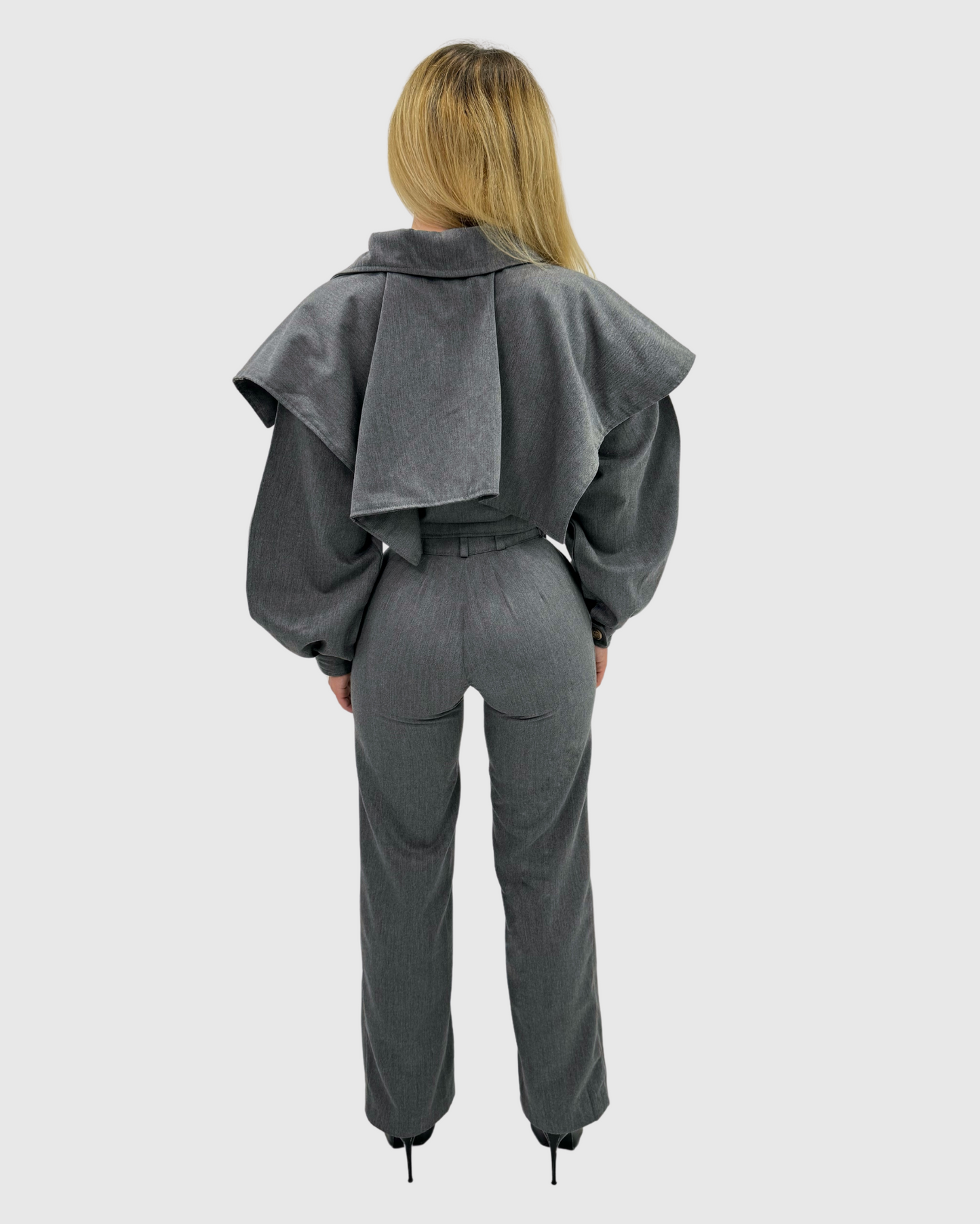 Compleu din 2 piese, sacou ajustabil cu pelerină si pantaloni lungi cu push-up - gri 