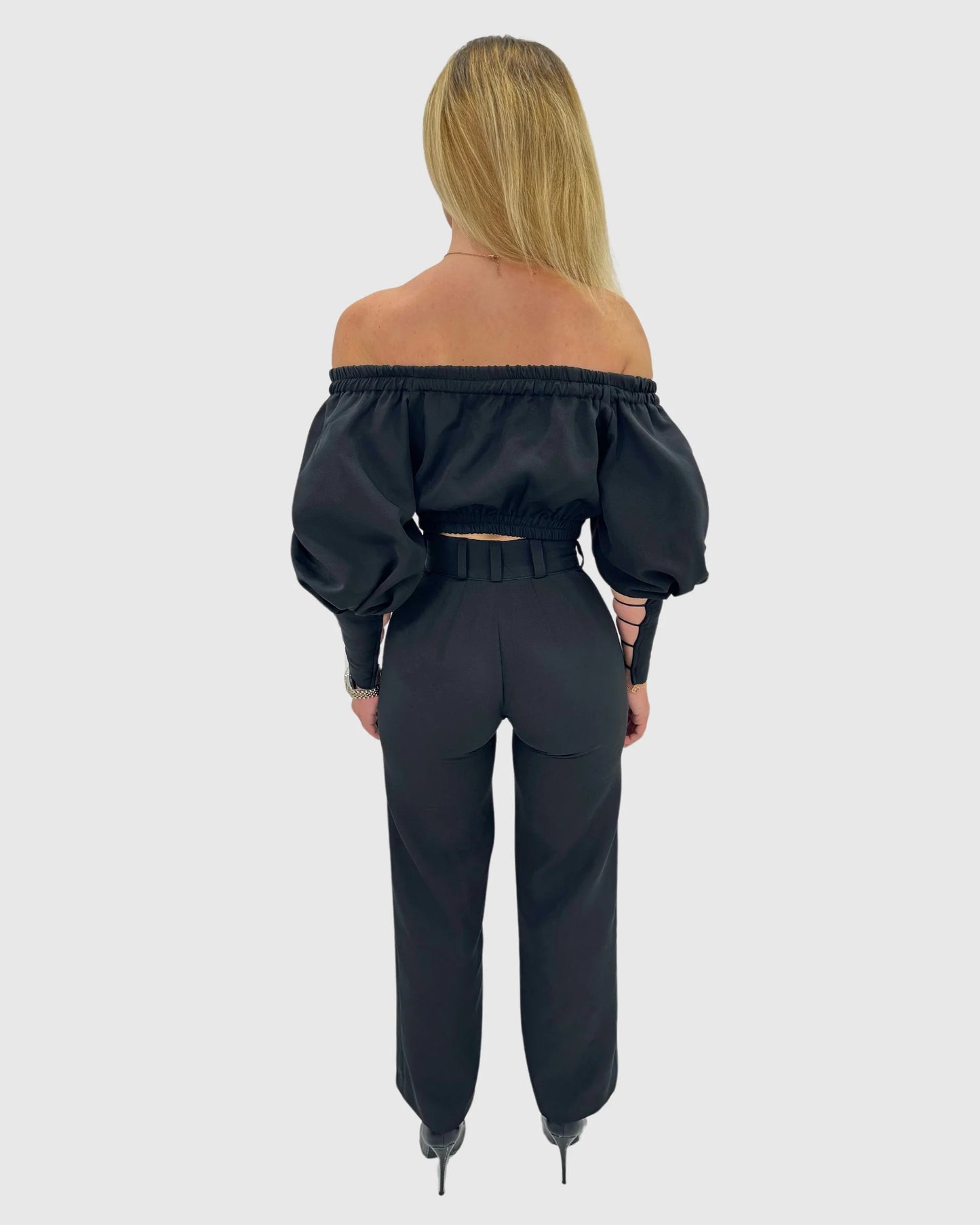 Compleu din 2 piese, bluză cu mâneci voluminoase și pantaloni lungi cu push-up – negru