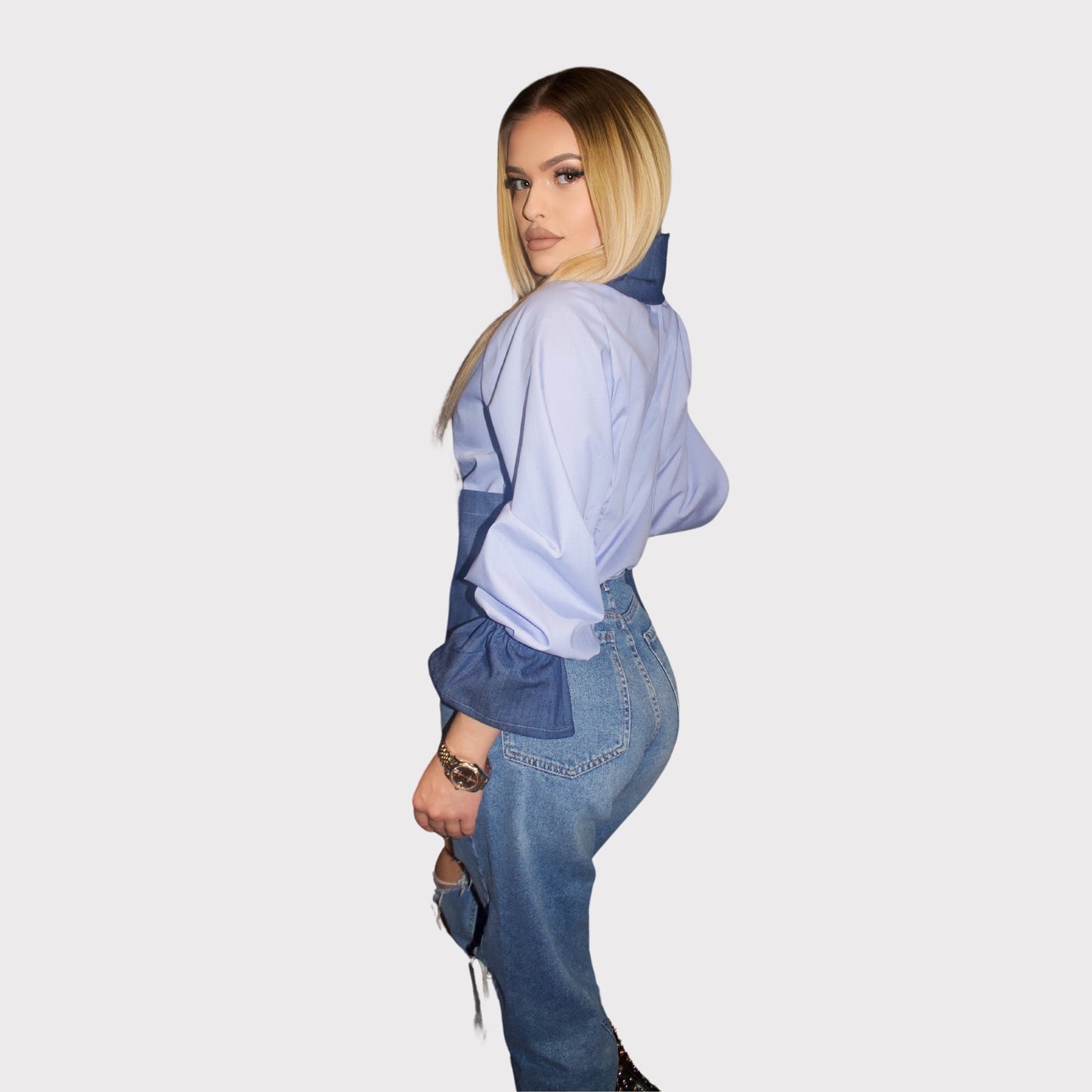 Cămașă poplin albastru și blug cu buzunare funcționale