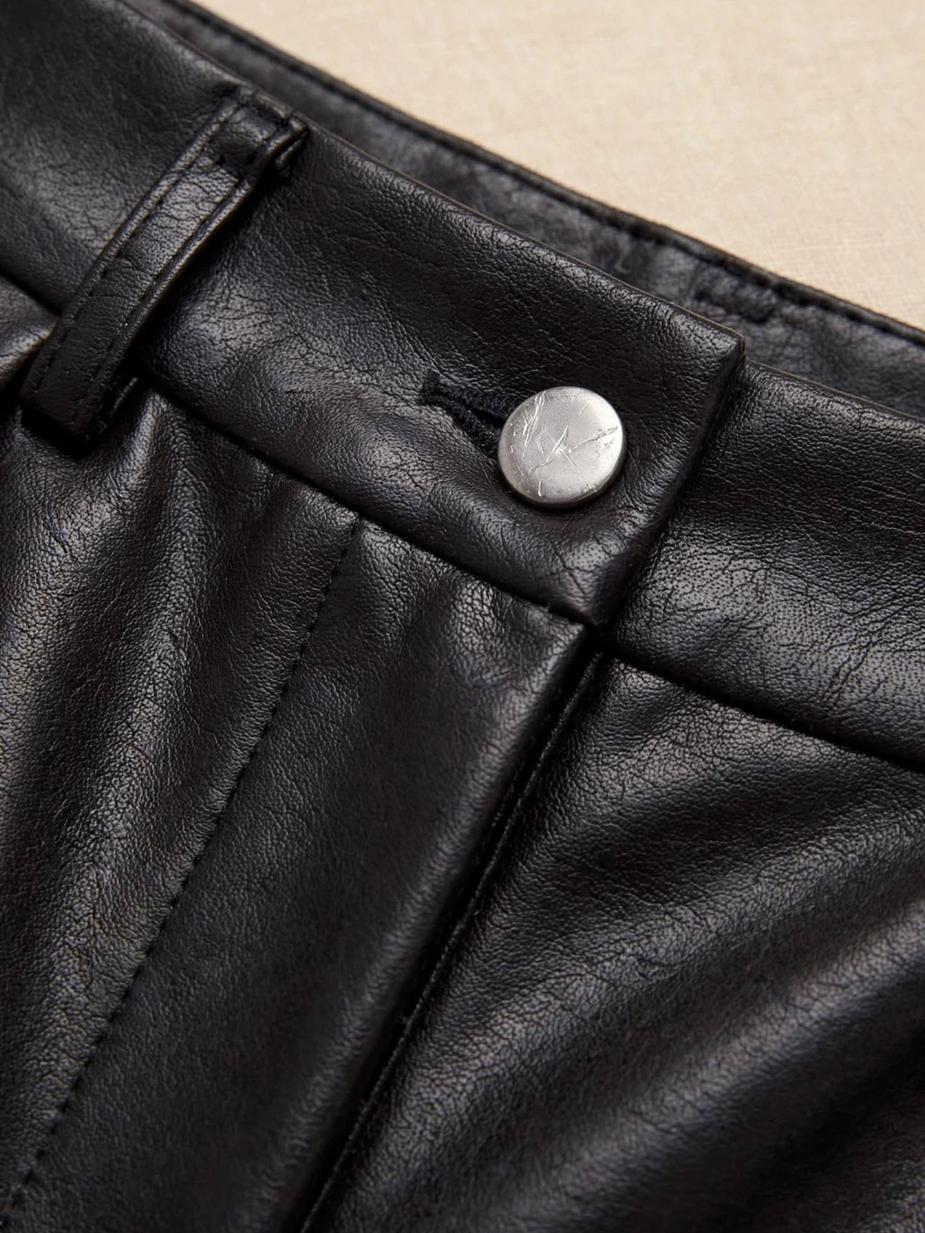 Pantaloni talie înaltă scurți piele - negru