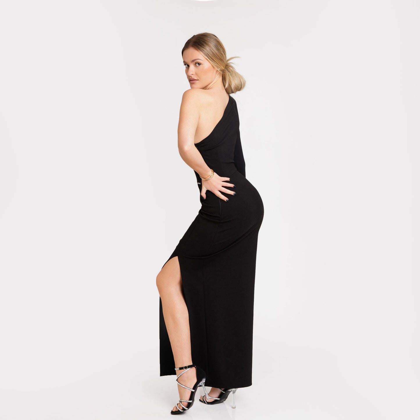 Rochie mulata, crapata pe picior - neagra