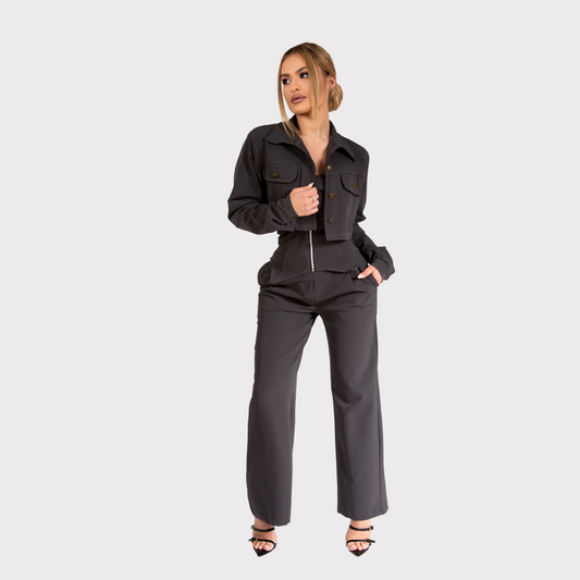 Compleu din 3 piese: corset reglabil, geacă scurtă și pantaloni evazați – gri cu cusături albe