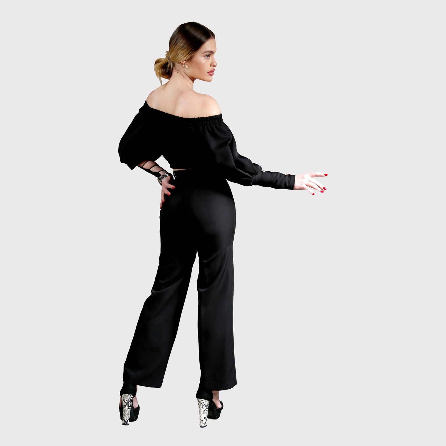 Compleu din 2 piese, bluză cu mâneci voluminoase și pantaloni lungi cu push-up – negru