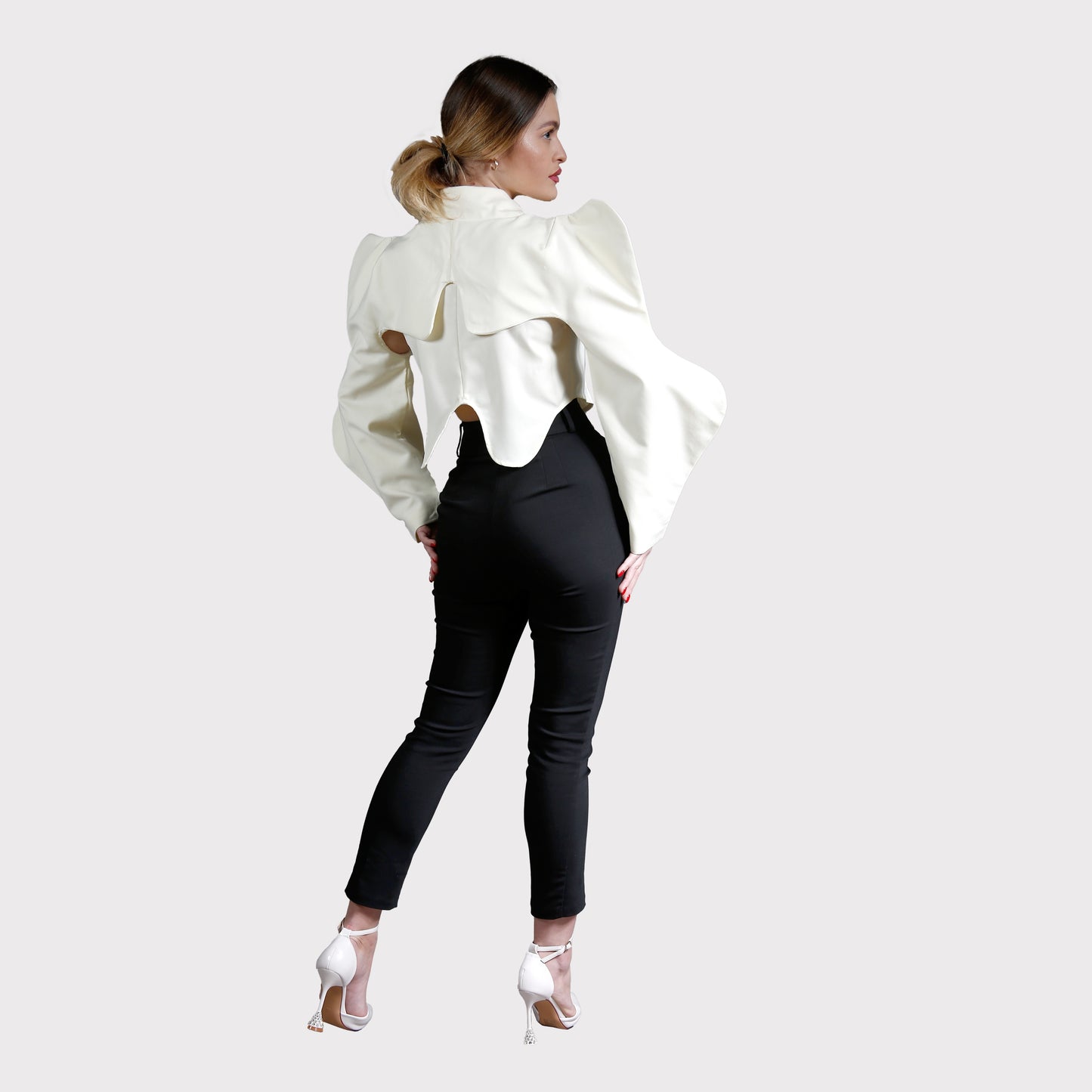 Cămașă din 2 piese: maieu și crop top cu mâneci - crem