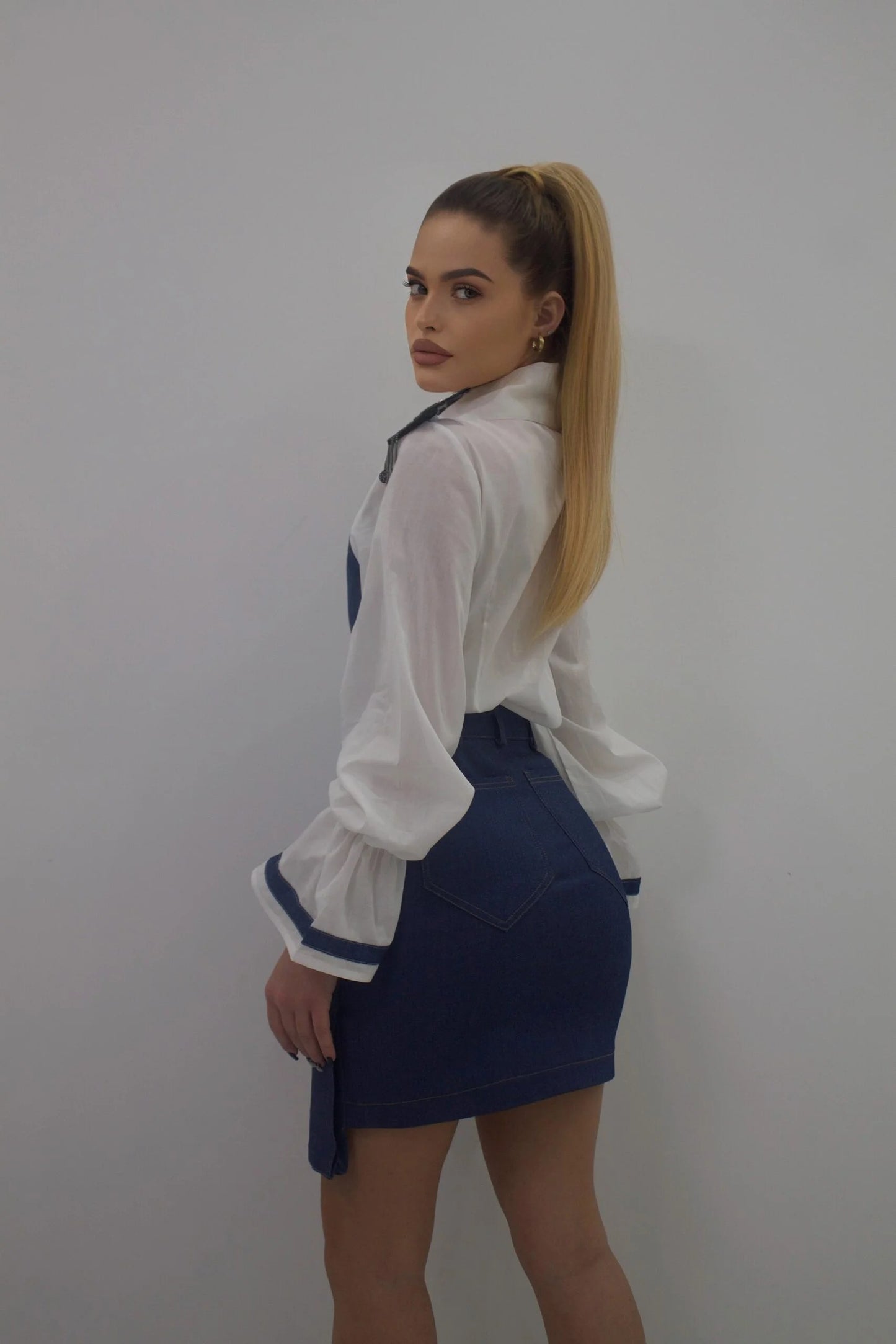Compleu format din cămașă și fustă din denim